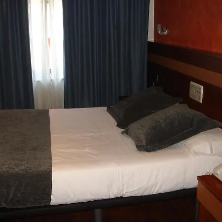 Iris Hotel 3*