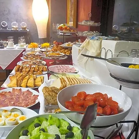 Iris Hotel