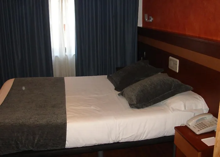 Iris Hotell 3*
