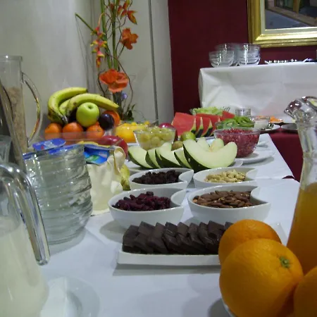 Iris Hotel 3*